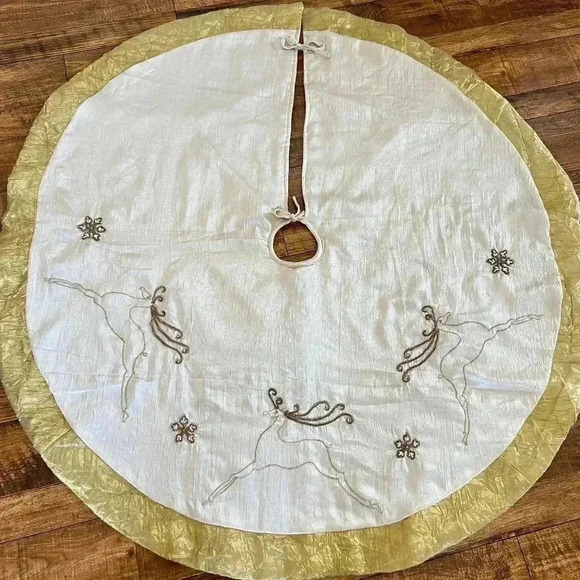 Vintage Christmas Tree Skirt Gold & Cream Reindeers - Picture 1 of 7
